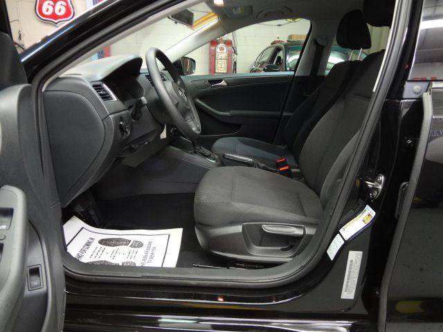 Volkswagen Jetta 2011 photo 35